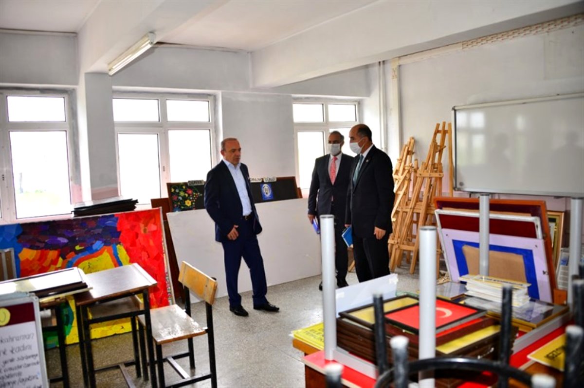 Ardahan Valisi Öner, Milli Eğitim yatırımlarını denetledi