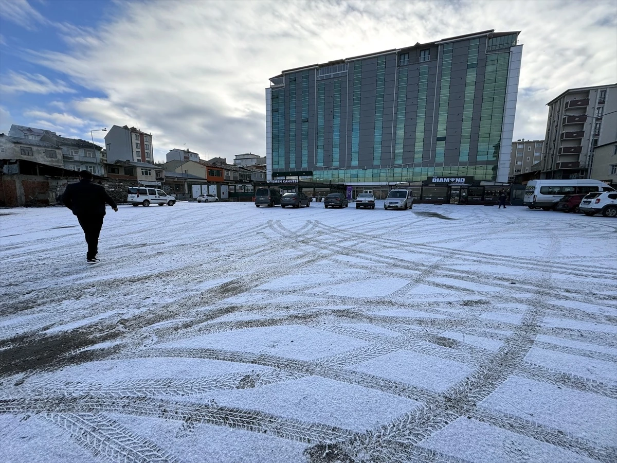 Ardahan yağan karla beyaza büründü