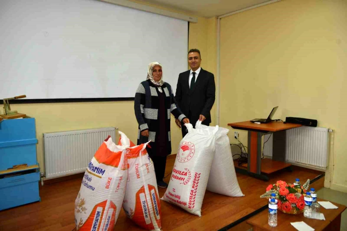 Ardahan'da 431 Üreticiye 215 Ton Tritikale ve Kavılca Tohumu Dağıtıldı