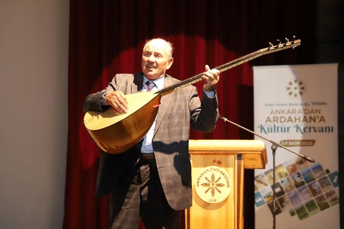 Ardahan'da Aşıklık Geleneği ve Halk Edebiyatı Bilgi Şöleni Düzenlendi