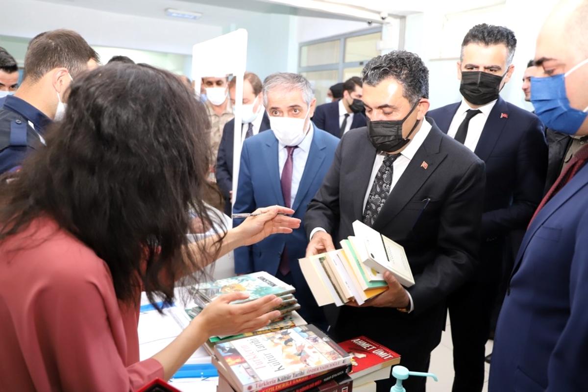 Ardahan'da 'Bir Kitap Bir Umut' kitap bağışı kampanyası