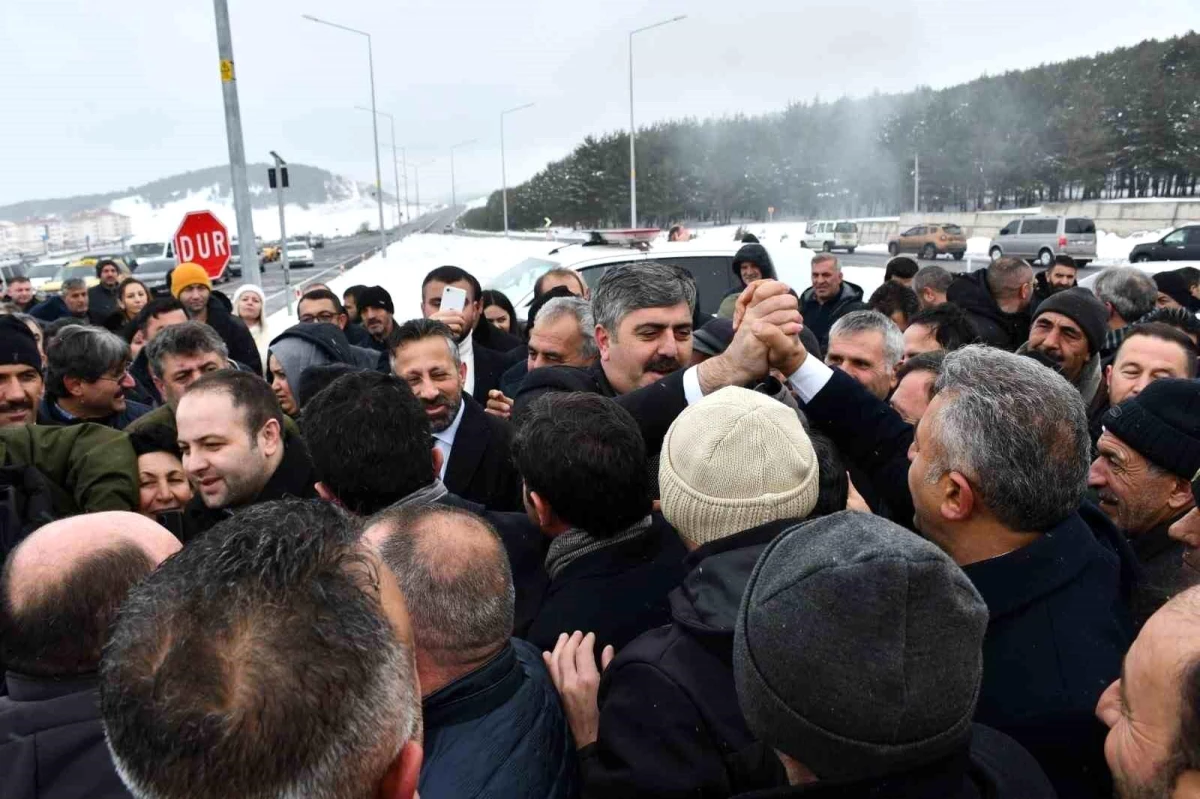 Ardahan'da Cumhur İttifakı'nın Belediye Başkan Adayı Yunus Baydar Coşkuyla Karşılandı