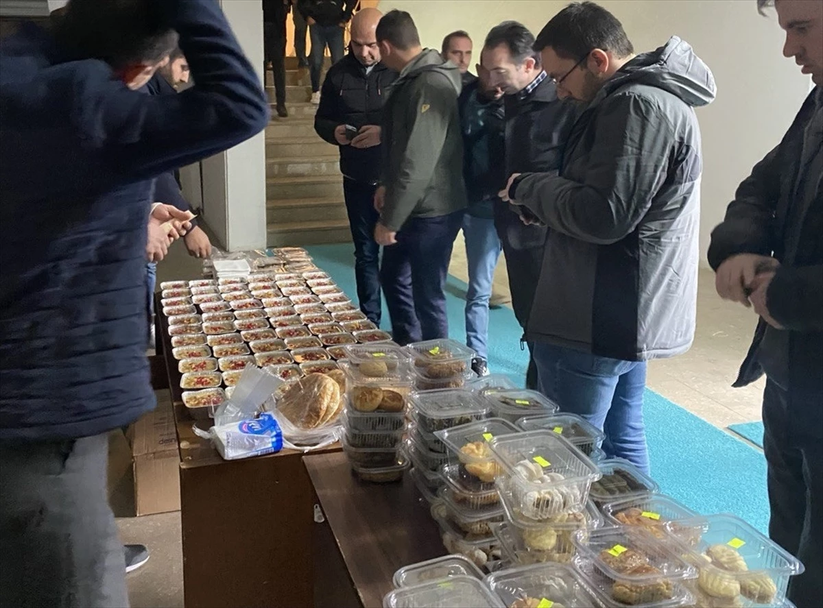 Ardahan'da Gazze'ye Destek İçin Aşure ve Yiyecek Satışı Yapıldı, Kars'ta İsrail Saldırıları Protesto Edildi