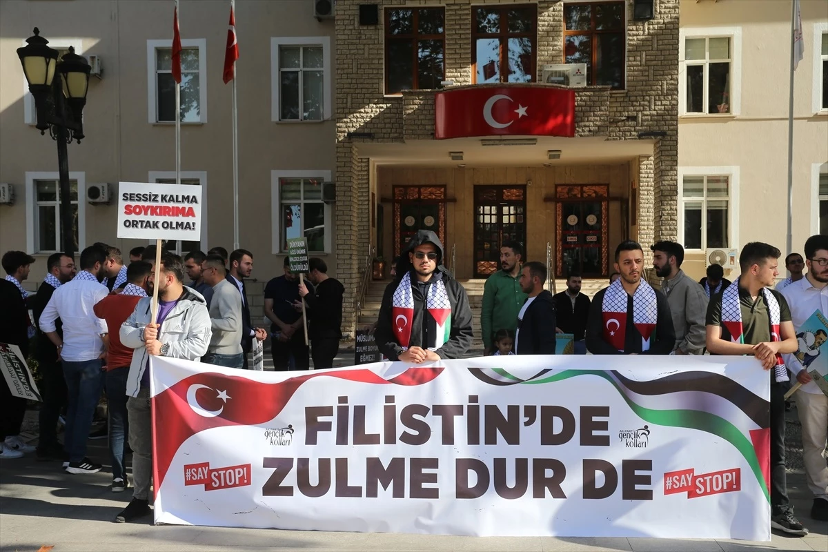 Ardahan'da İsrail'in Filistin'e yaptığı zulmü protesto yürüyüşü düzenlendi