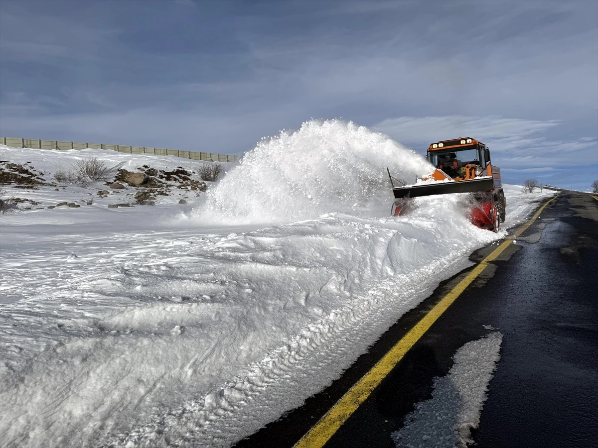 Ardahan'da Karla Mücadele Devam Ediyor
