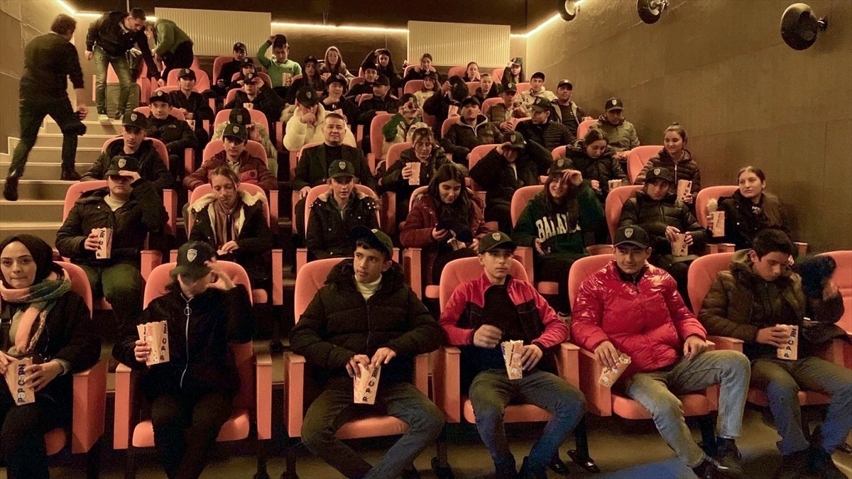Ardahan'da lise öğrencileri 'Nefes: Yer Eksi İki' filmini izledi