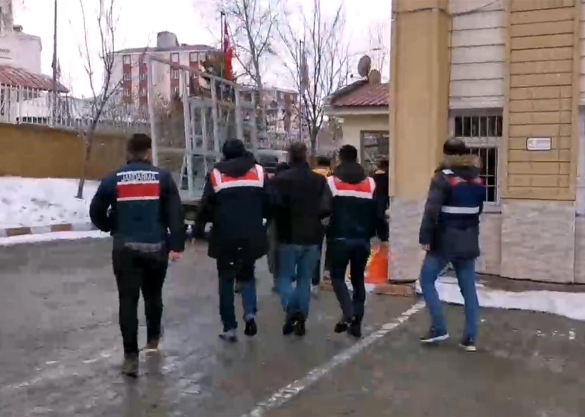 Ardahan'da PKK/KCK propagandası yaptıkları iddiasıyla 2 şüpheli yakalandı