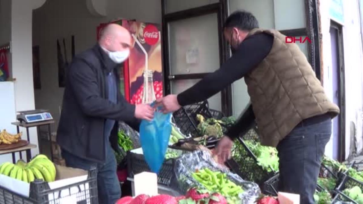 Ardahan'da salgın nedeniyle işleri kötüye giden esnaf işini manava çevirdi 