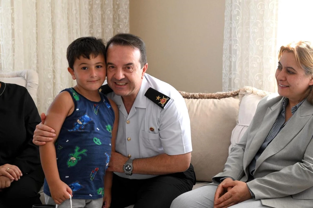 Ardahan'da şehit olan Jandarma Uzman Çavuş'un ailesine şehadet belgesi teslim edildi