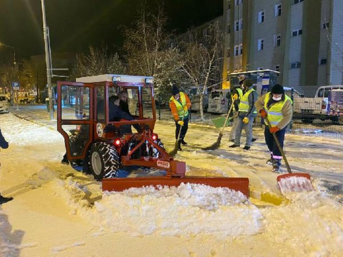 Ardahan'da sevindiren kar yağışı