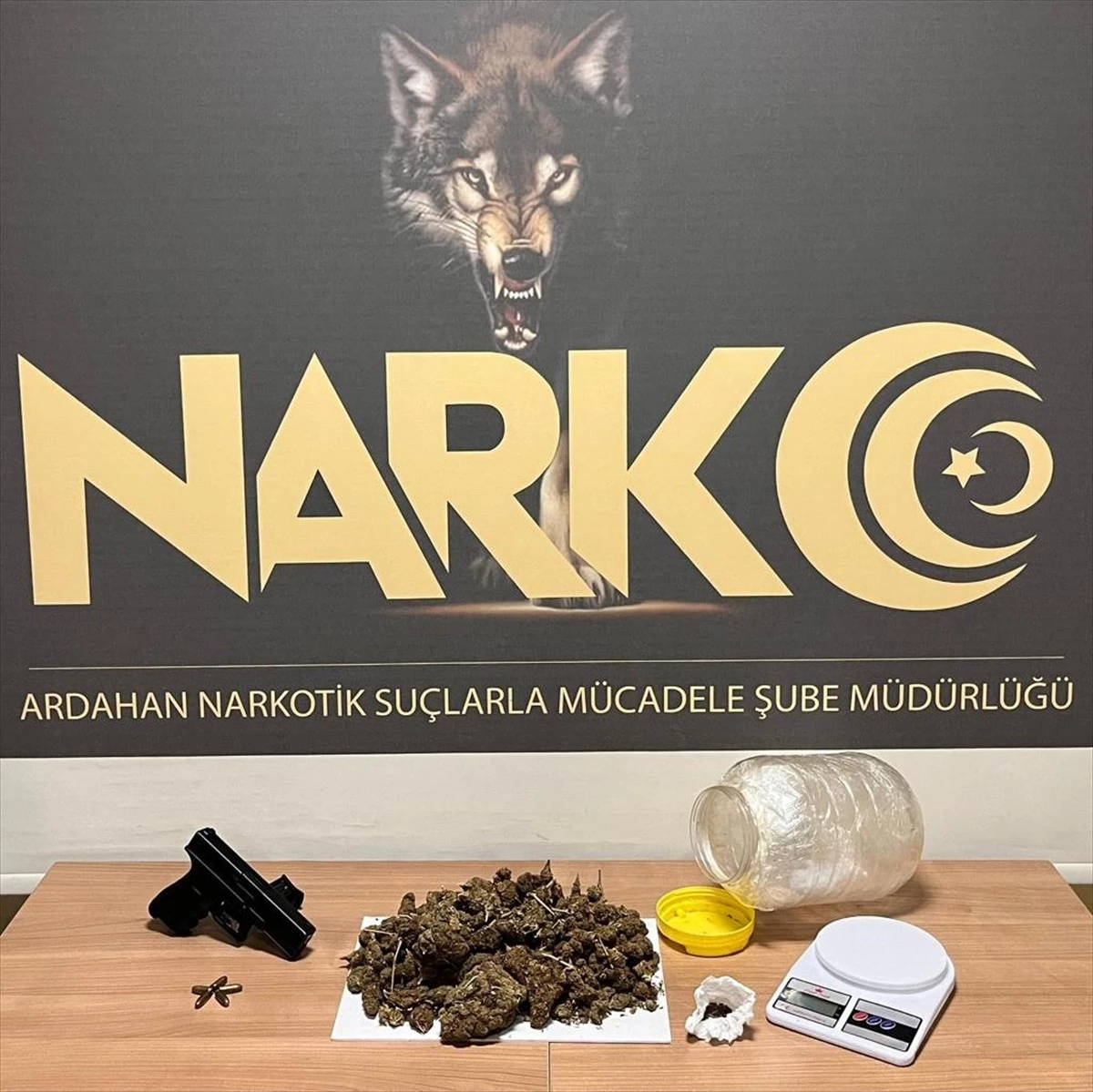 Ardahan'da Silah ve Uyuşturucu Kaçakçılığı Operasyonu: 4 Gözaltı