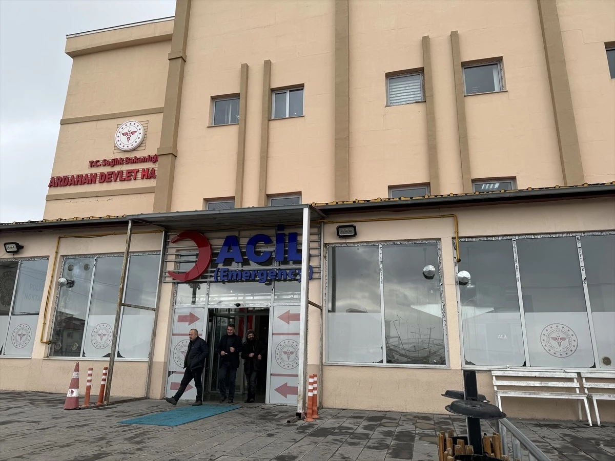 Ardahan'da Taşımalı Eğitim Gören Öğrenciler Hastaneye Kaldırıldı