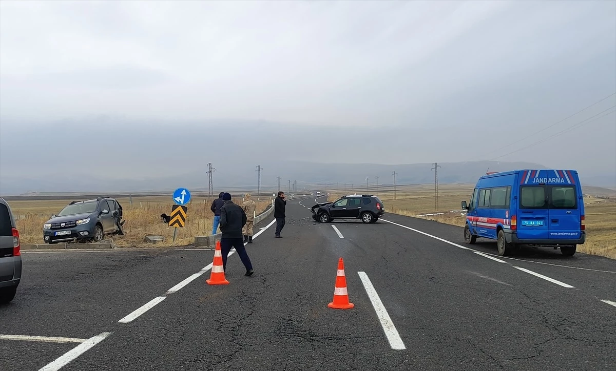 Ardahan'da trafik kazasında 4 kişi yaralandı