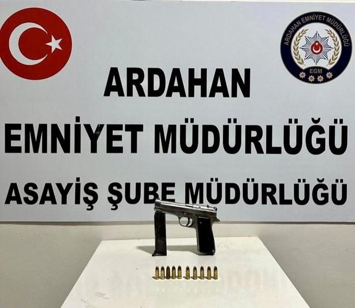 Ardahan'da Uyuşturucu ve Silah Kaçakçılığı Operasyonu