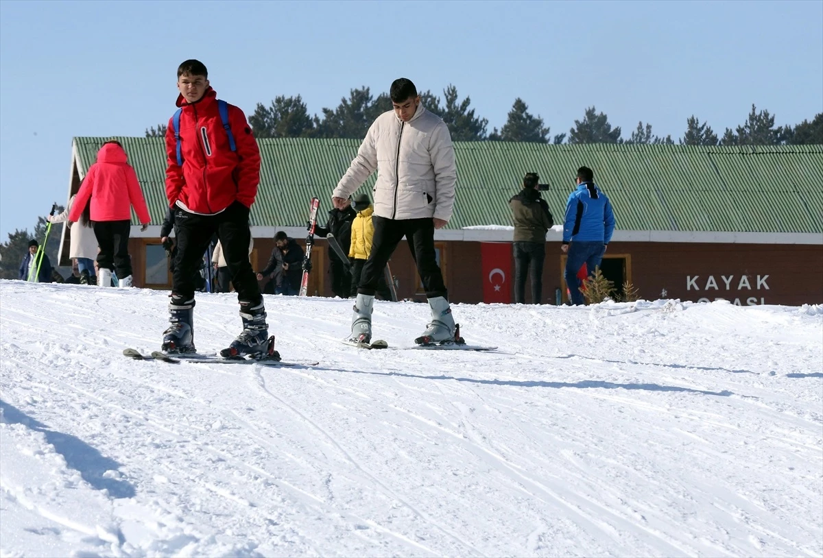 Ardahan'da Yalnızçam Kayak Merkezi'nde Yoğunluk
