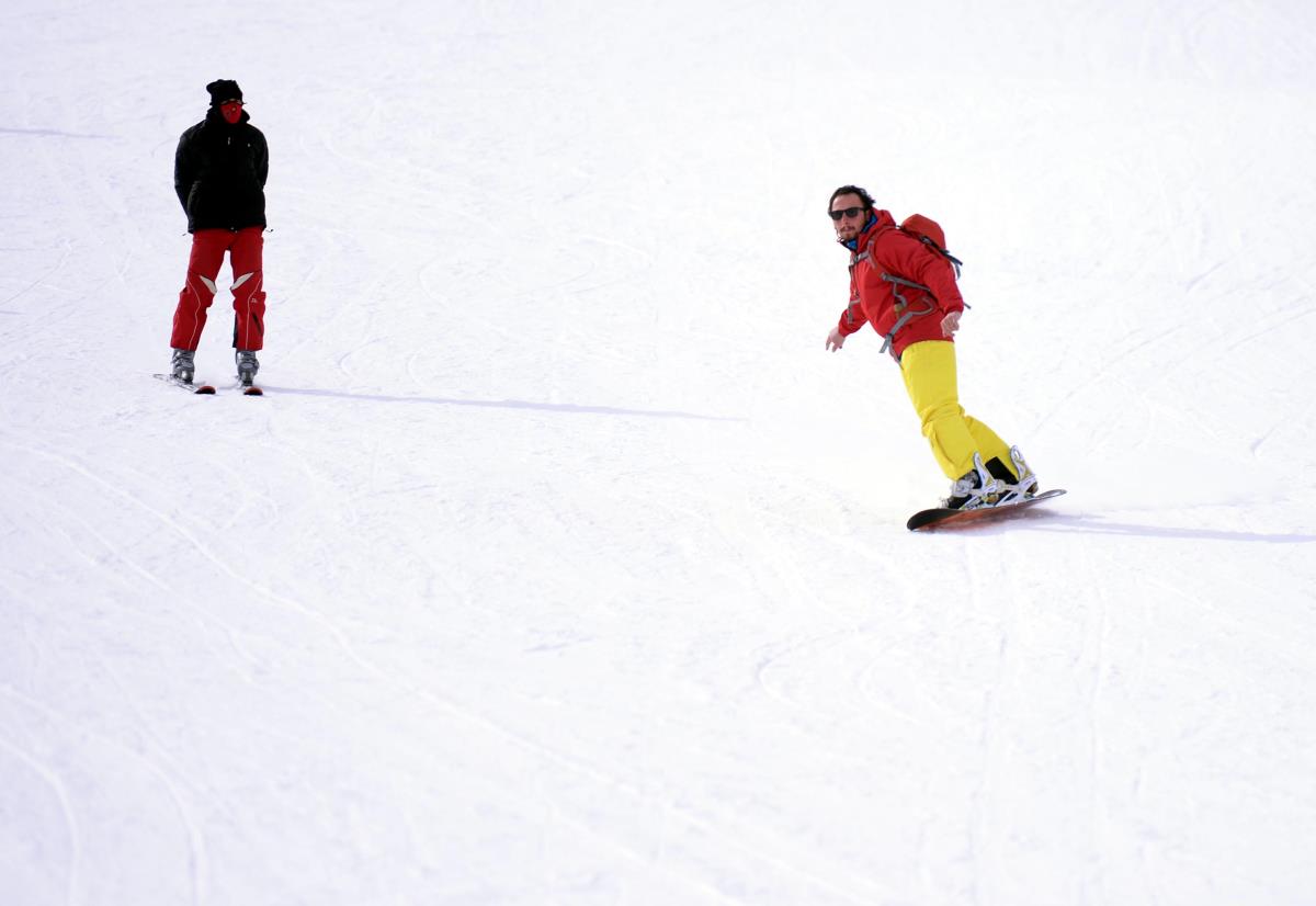 Ardahan'daki Yalnızçam Kayak Merkezi hafta sonu doldu taştı 