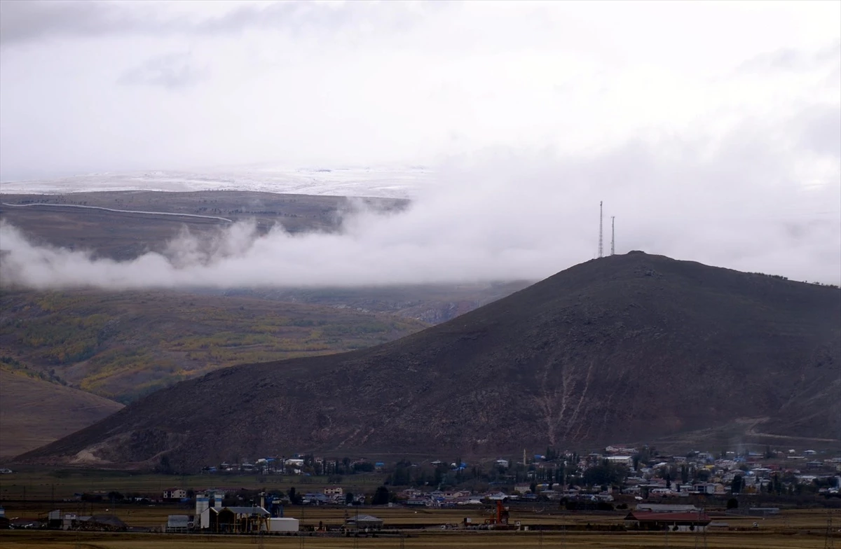 Ardahan'ın yüksek kesimlerinde kar ve sis etkili oldu