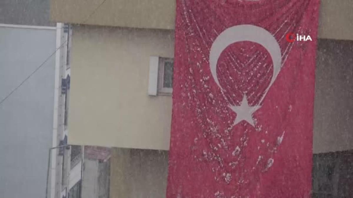 Ardahanlılar bu sabah güne karla uyandı.