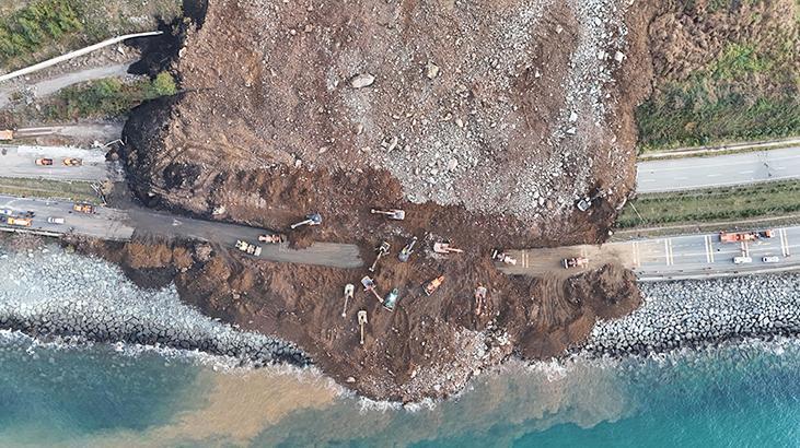 Artvin'de heyelan sonucu Sahil Yolu kapanmıştı! Ulaşım tek şeritten sağlanıyor