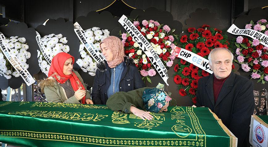 Artvin'deki heyelanda toprak altında ölen 4 arkadaş Giresun'da toprağa verildi