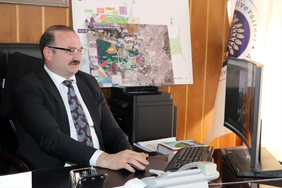 Atatürk Üniversitesi Rektörü Hacımüftüoğlu, Yılın Kareleri Oylamasına Katıldı