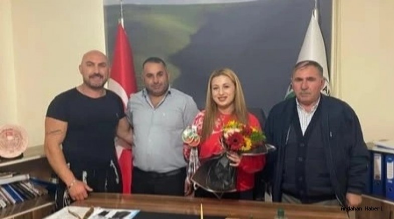 Aybüke Yıldız’a Ardahan Kent Konseyi’nden Onur Plaketi