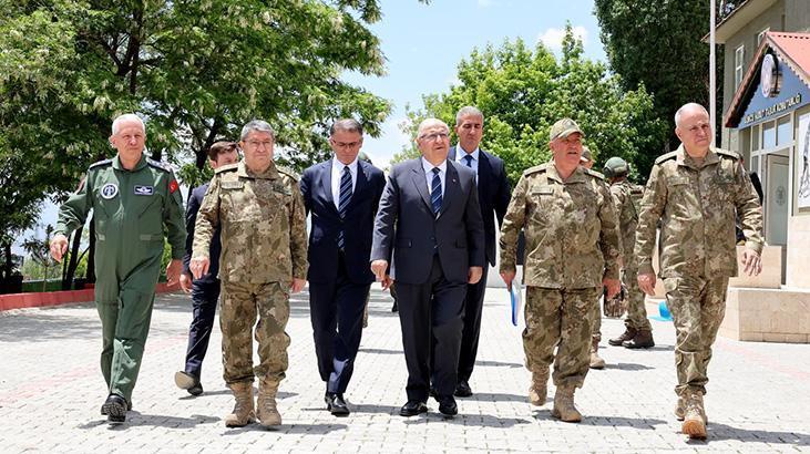 Bakan Güler ve komuta kademesi İran sınırında!