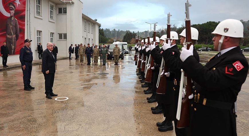 Bakan Güler'den Çanakkale'deki Amfibi Kolordu Komutanlığı'na ziyaret