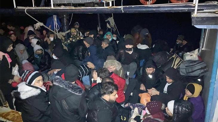 Balıkçı teknesinde 100 göçmen yakalandı