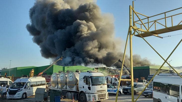 Balıkesir'de süt fabrikasında yangın: Alevlere müdahale sürüyor