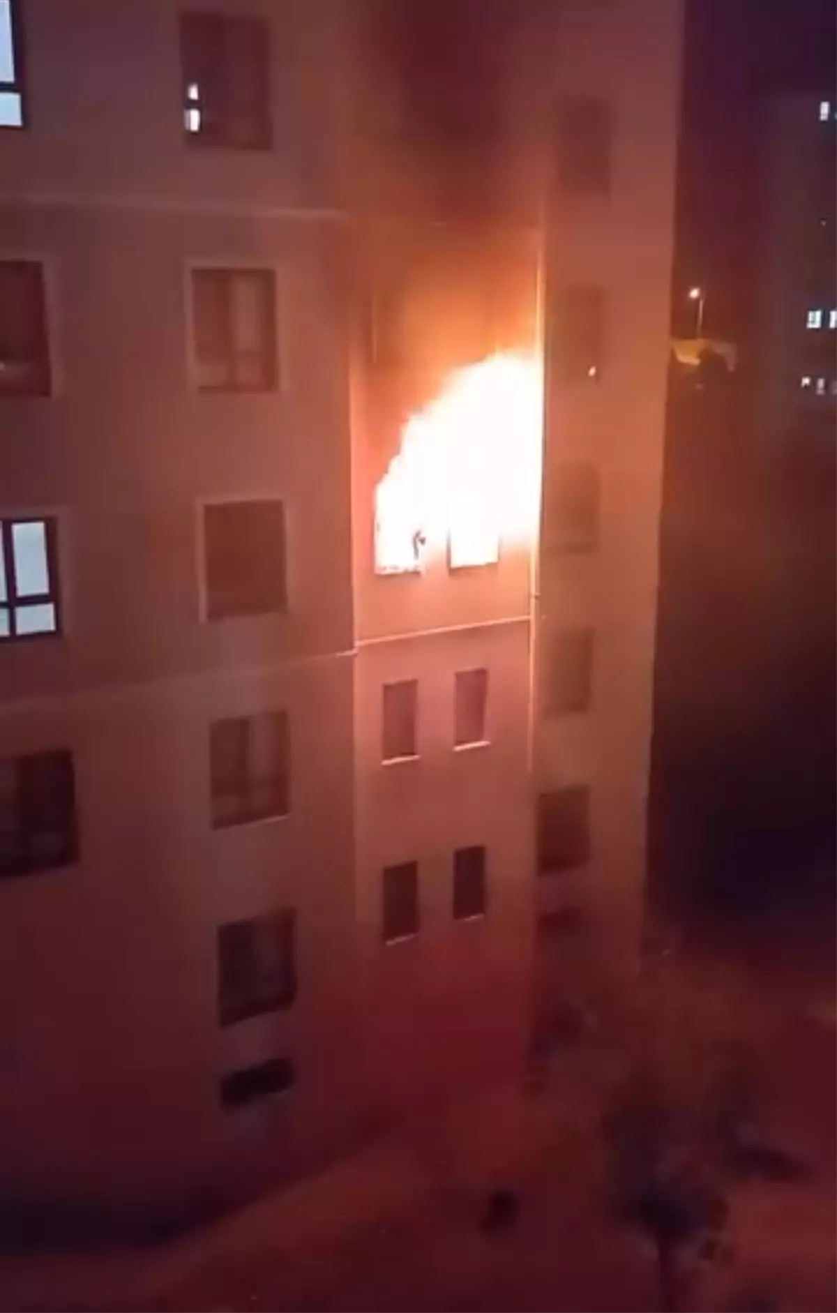 Batman’da Apartman Yangını: 1 Kişi Hayatını Kaybetti, 14 Kişi Dumandan Etkilendi