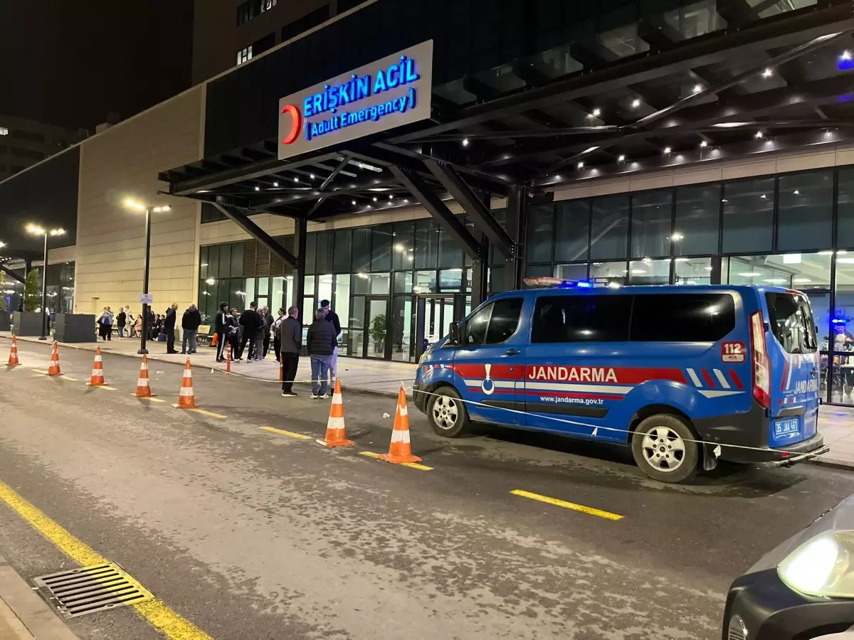 Bayraklı’da gece yarısı silahlı çatışma: 3 kişi yaralandı