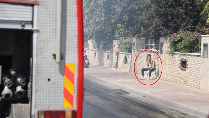 Benzin döküp evi ateşe verdi, oturup yangını izledi