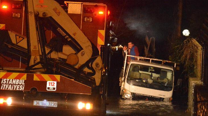 Beykoz'da dere taştı! 'Dışarı çıktık kendimizi suyun içinde bulduk'