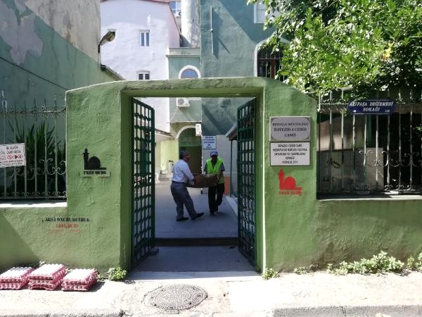 Beyoğlu'nda paranın geçmediği hayır pazarı