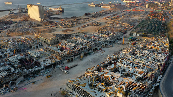 Beyrut'ta tarihi enkaz kaldırılmayı bekliyor