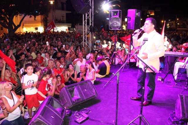 Bodrumlular Ardahan Belediye Başkanının şarkılarıyla coştu