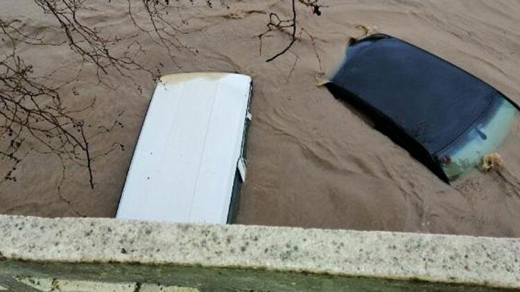 Bölgede alarm! Çok sayıda araç sular altında kaldı