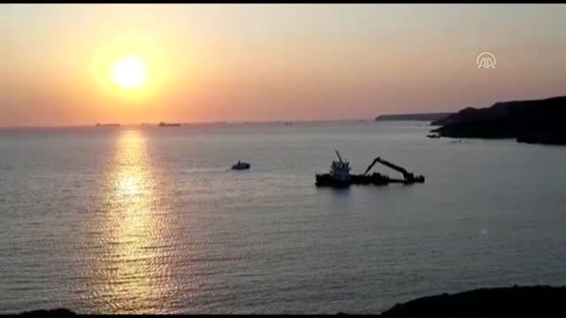 Bozcaada açıklarındaki gemi su almaya başladı 