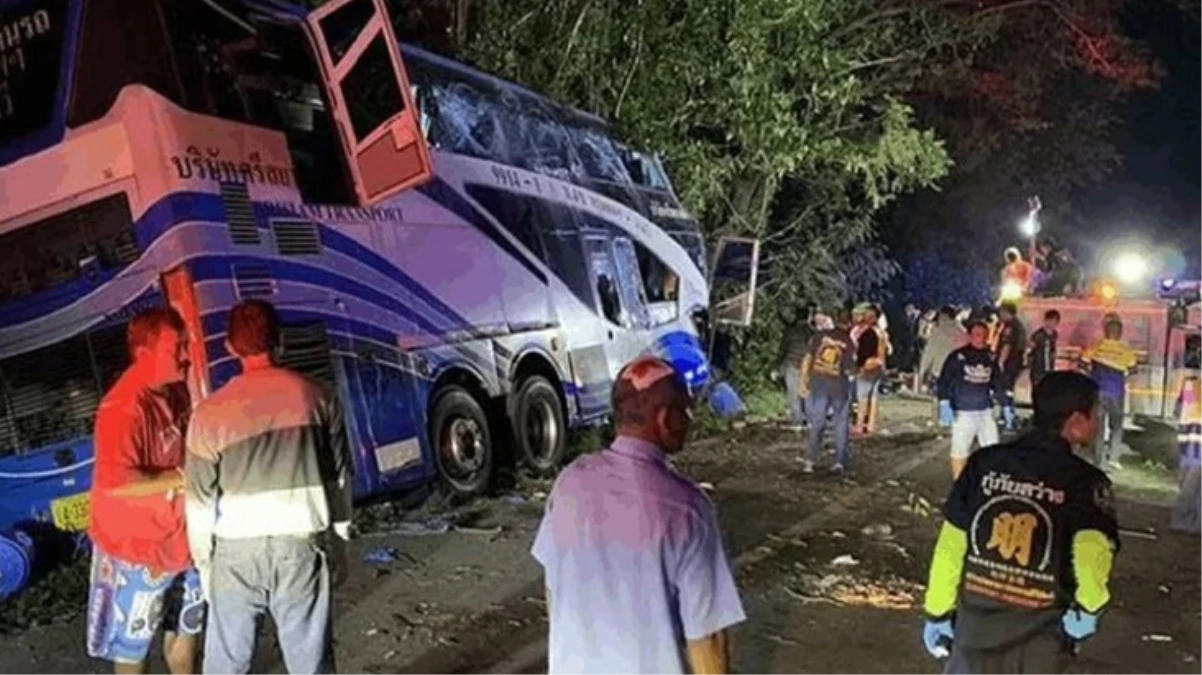 Brezilya'da turistleri taşıyan otobüs kamyonla çarpıştı: 25 ölü