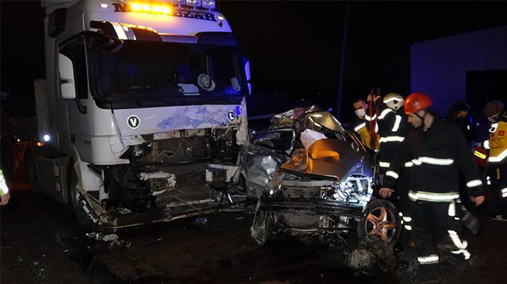 Bursa'da TIR'a çarpan otomobilin sürücüsü yaşamını yitirdi