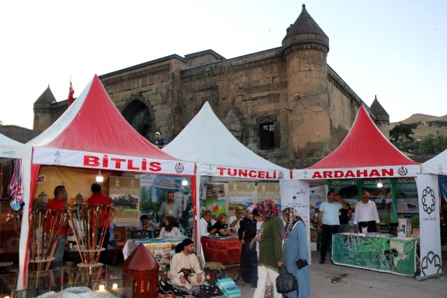 'Büyük Bitlis Buluşmaları' görkemli bir törenle başladı