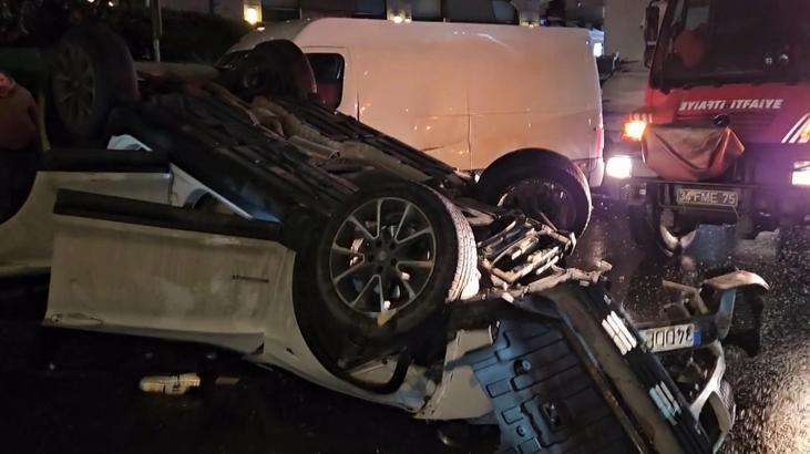 Büyükdere’de Feci Kaza: Otomobil Minibüse Çarpıp Caddeden Uçtu, 2 Yaralı