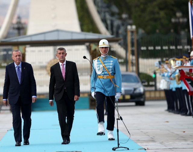 Çekya Başbakanı Babis'i resmi törenle karşıladı