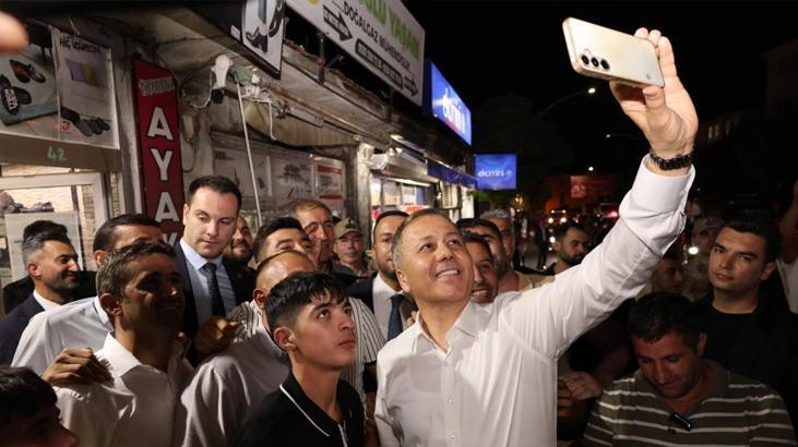 Çeşitli temaslarda bulunmak üzere ağrıda bulunan Bakan Yerlikaya esnafla buluştu