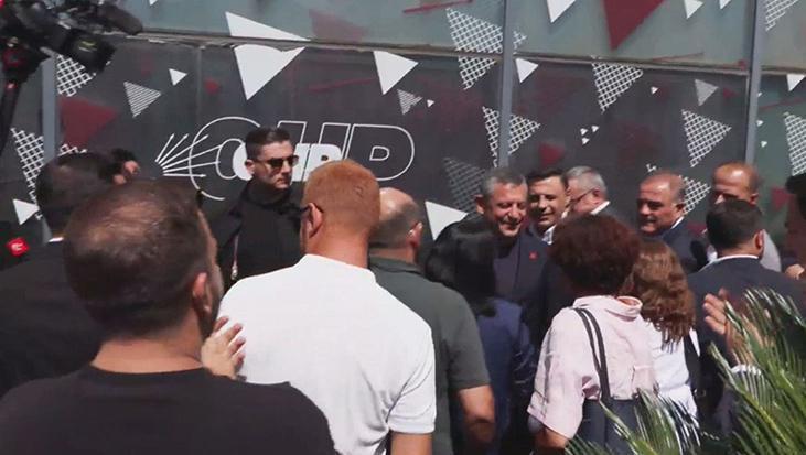 CHP Genel Başkanı Özgür Özel, CHP İstanbul İl Başkanlığına geldi