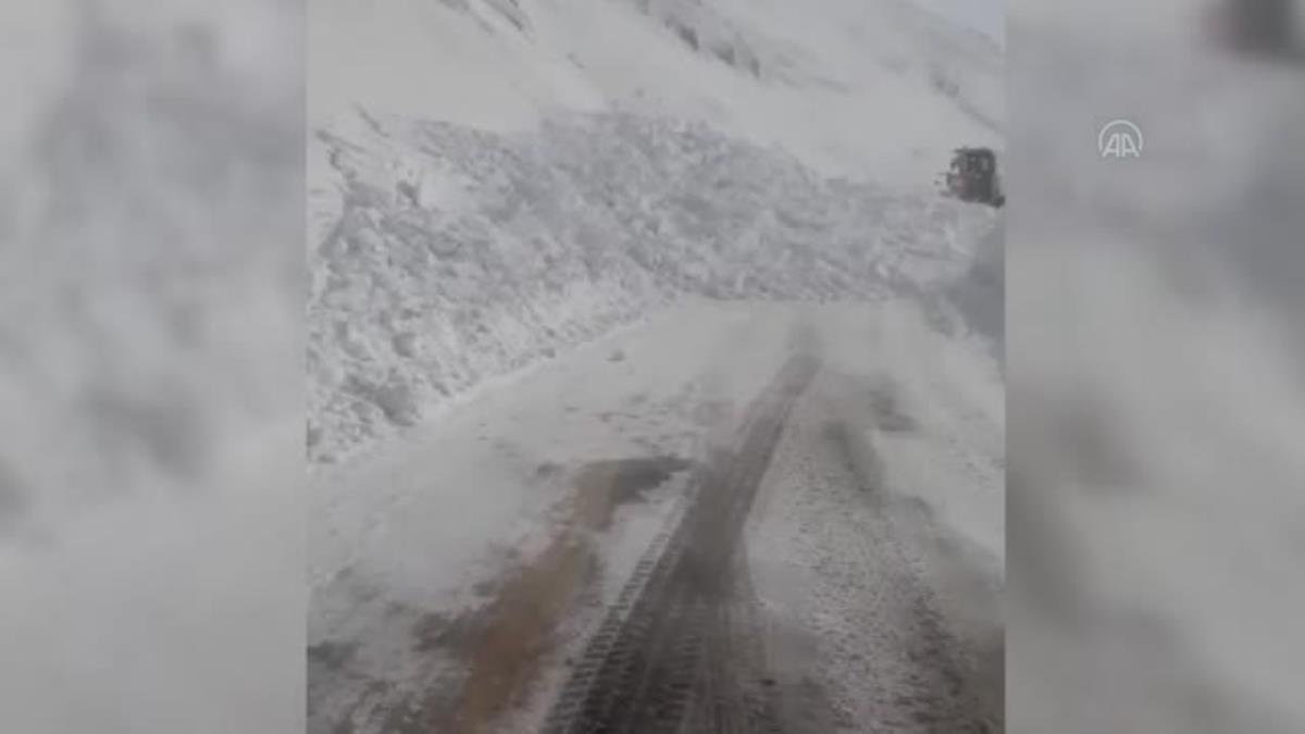 Çığ nedeniyle ikinci kez kapanan Ardahan-Şavşat kara yolu ulaşıma açıldı