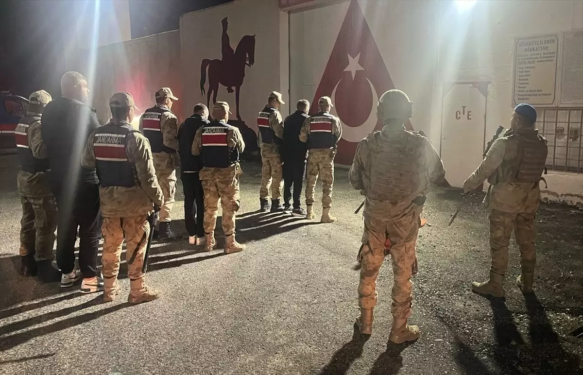Çıldır-Aktaş Gümrük Kapısı'nda Uyuşturucu ve Silah Operasyonu: 3 Tutuklama