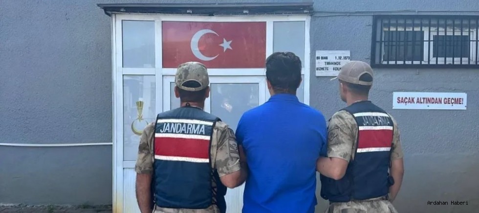 Çıldır da kendisini Özel Harekât Polisi olarak tanıtan bir kişi yakalandı.