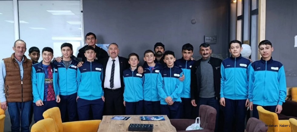 Çıldır’da Şampiyonluk Gururu: Geleceğin Yıldızları Sahne Alıyor!